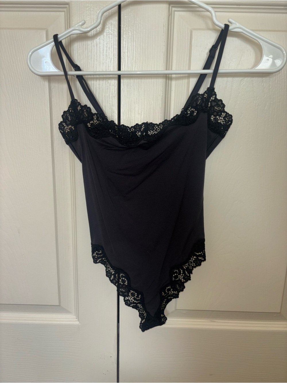 SKIMS fits everybody lace bodysuit - Picture 3 of 3